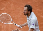 开云官网-年终总决赛完胜法网，梅德韦杰夫统治全场