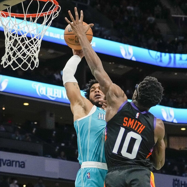 关于火箭绝地反击黄蜂，艾顿三分雨点燃全场的信息