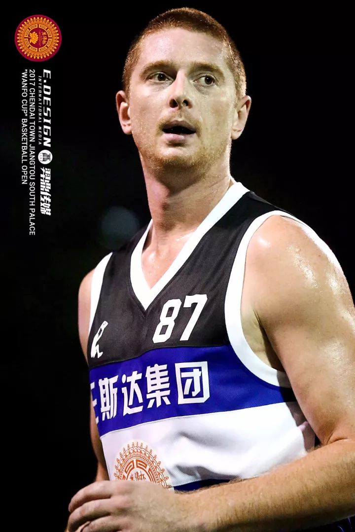 对决之夜即将到来，球员备战朝气蓬勃的简单介绍