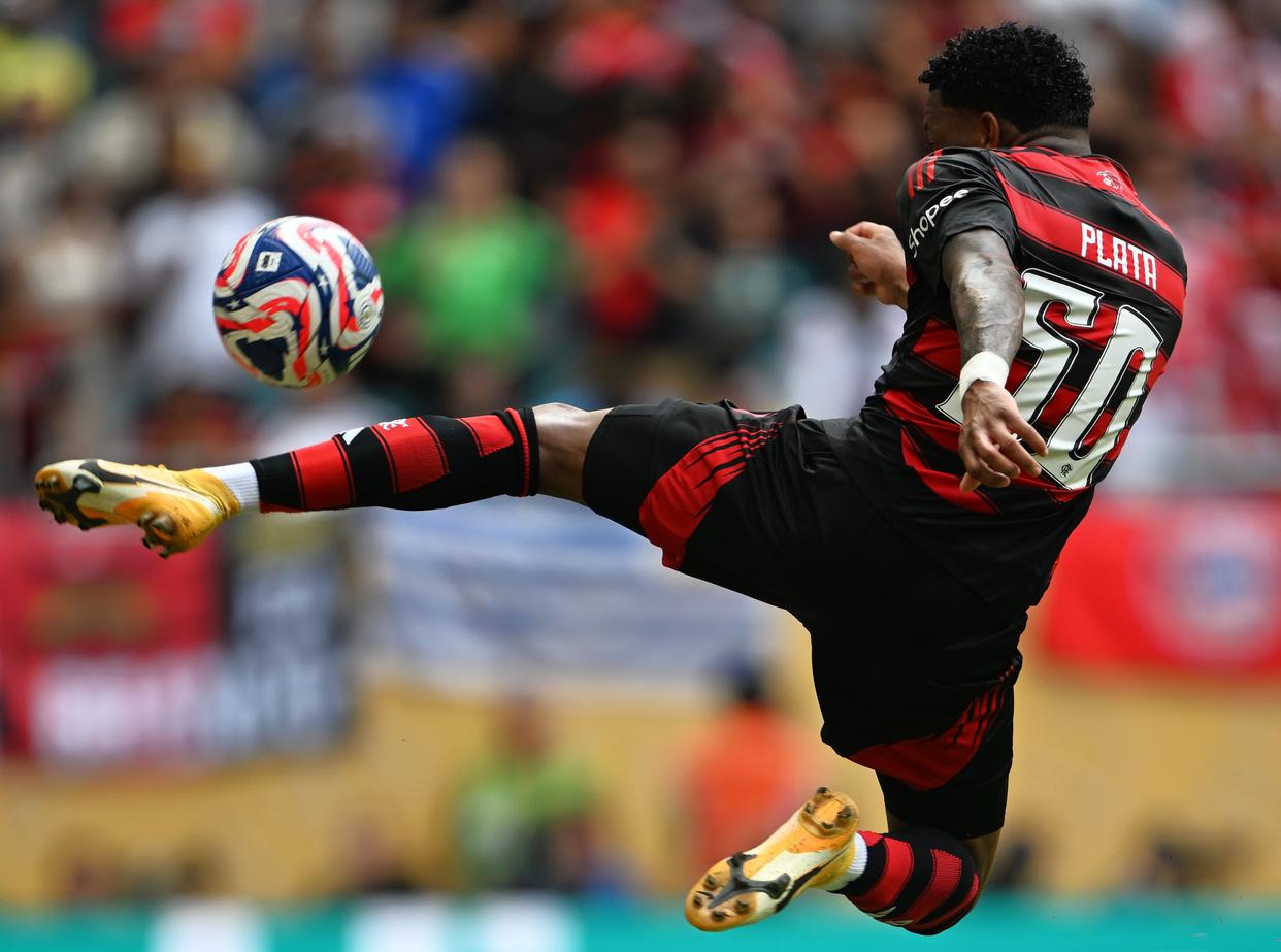 包含拜仁慕尼黑遭遇挑战，为获胜付出艰辛的词条