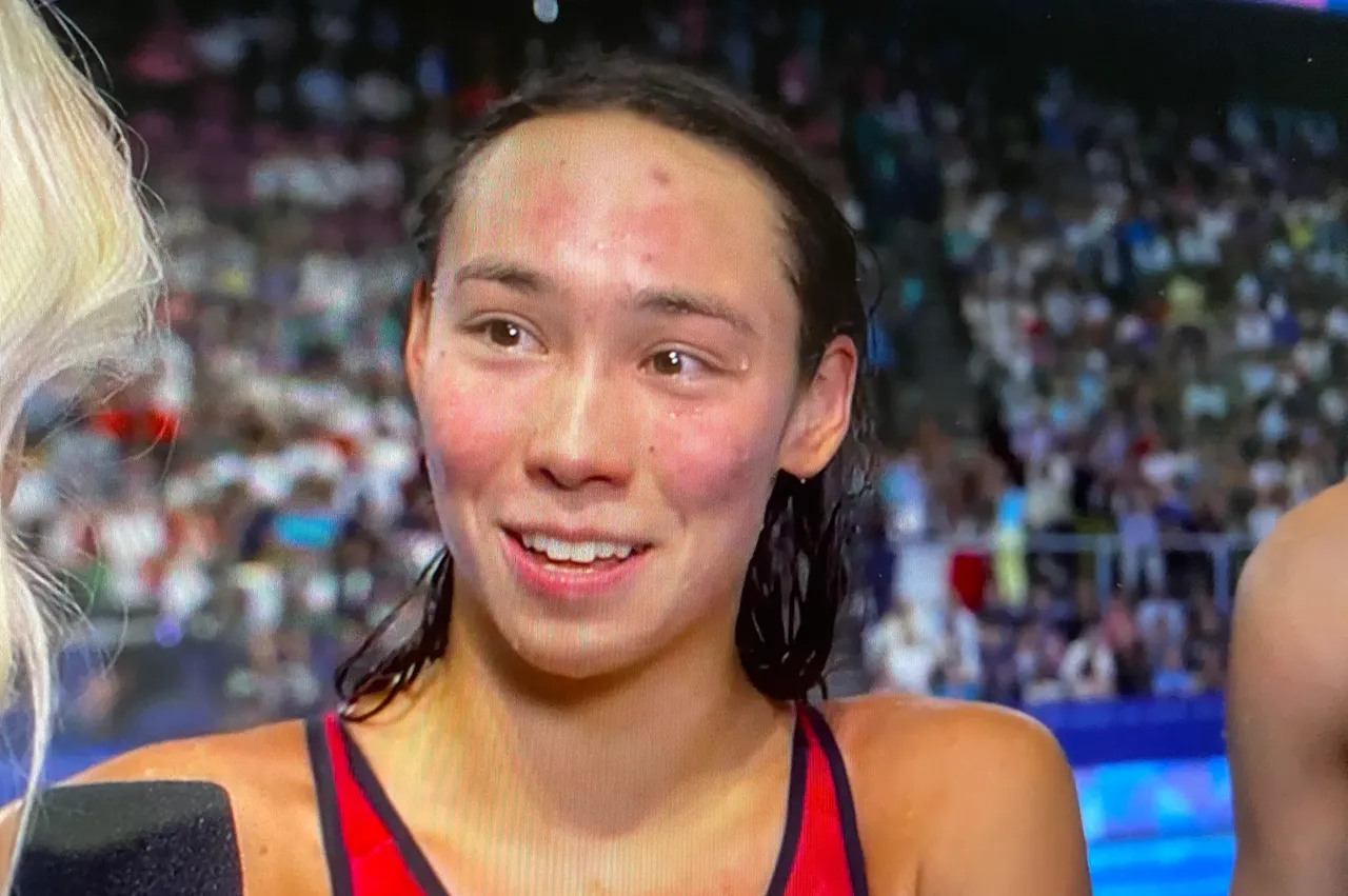 美国选手凭借出色表现获得游泳冠军！