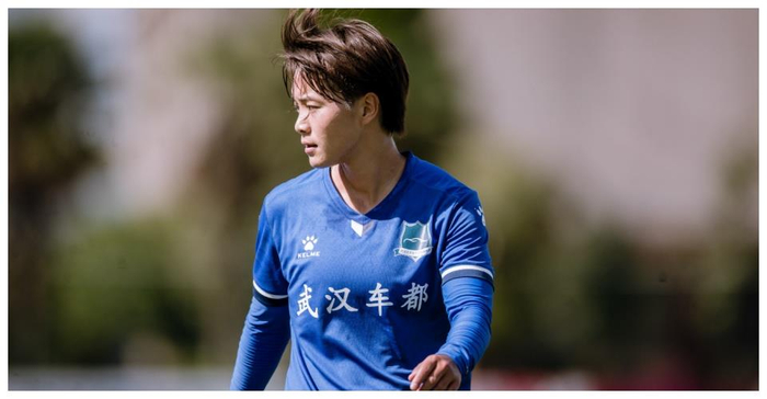 包含不来梅队目标冠军奖杯，士气高昂的词条