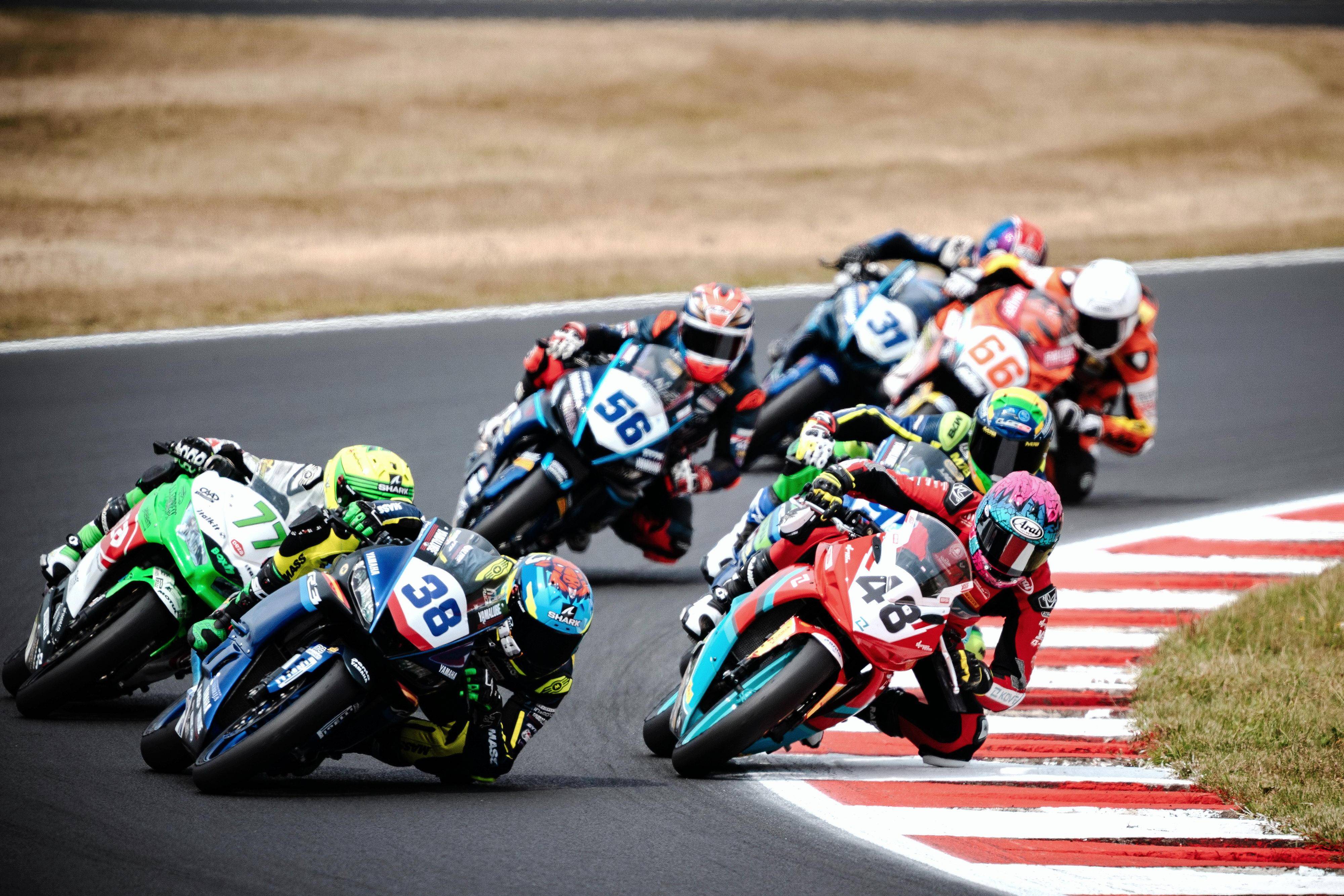 关于竞技角逐：走近赛场，感受血性角逐带来的激情的信息