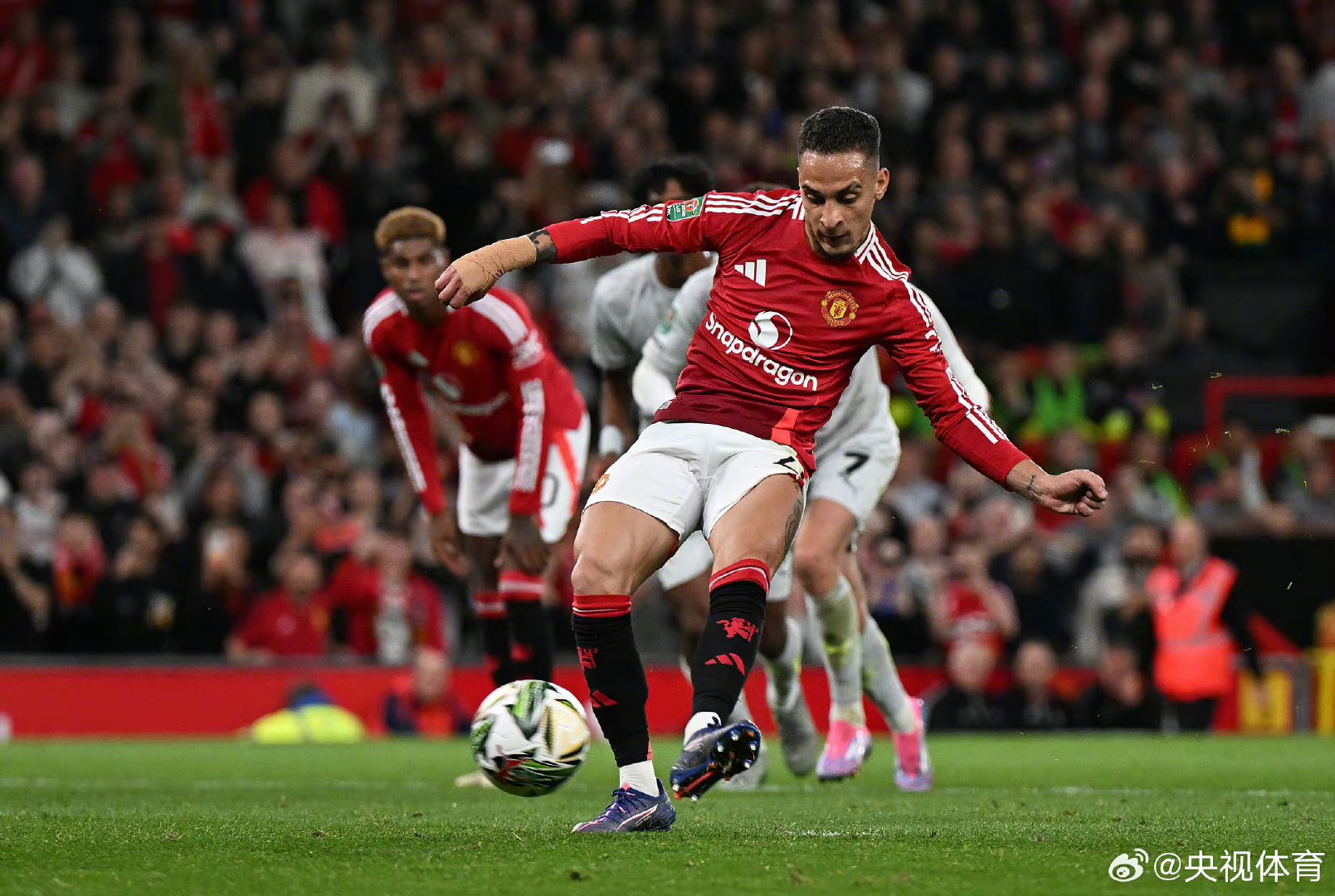 包含曼联客场连胜，实力无可匹敌的词条