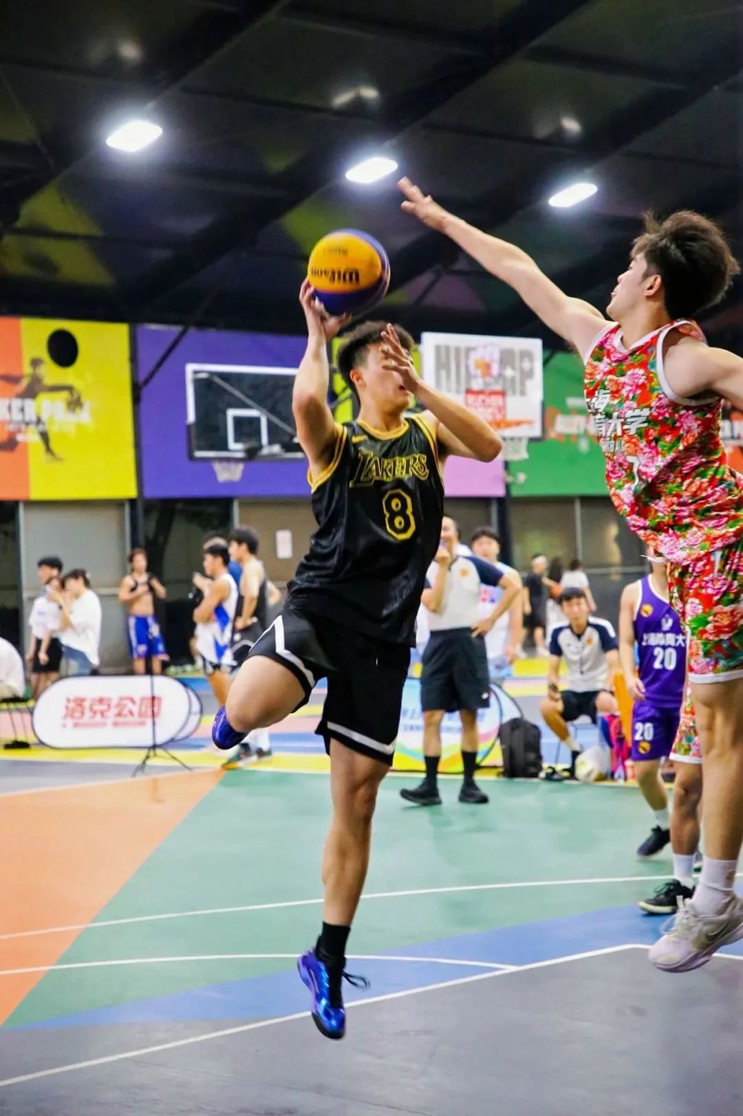 点燃球场激情的篮球对决如火如荼！的简单介绍