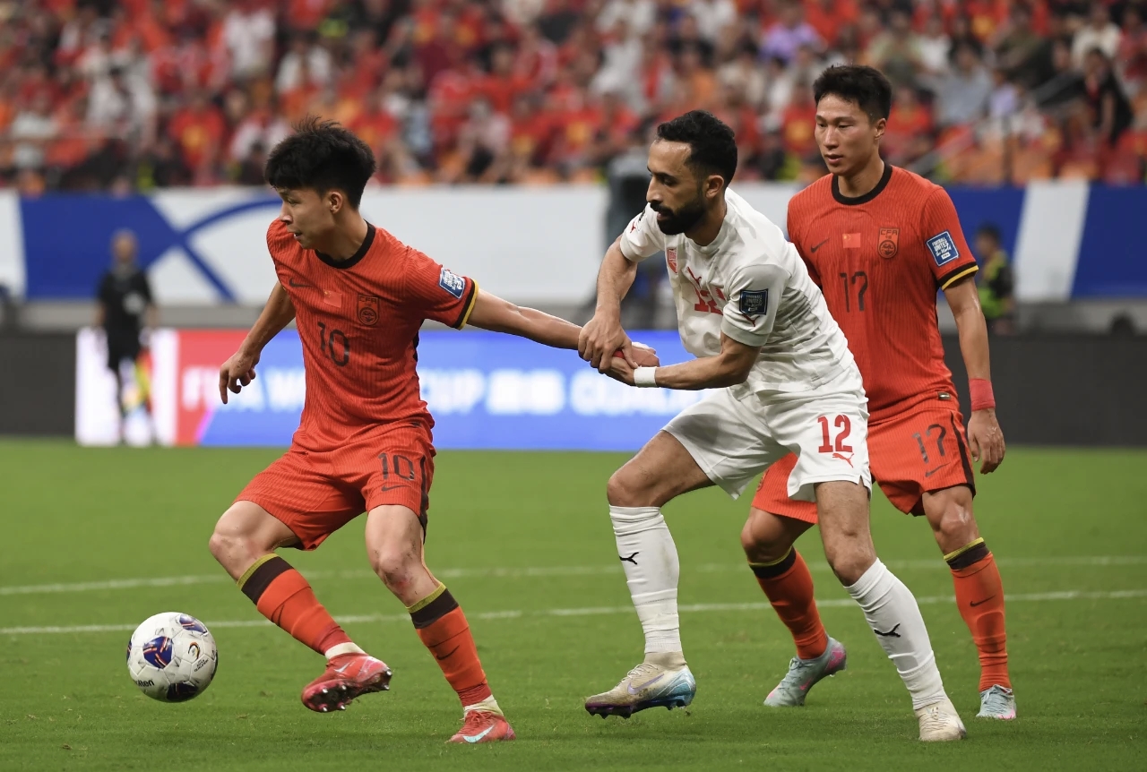 足球赛场上的一场顶尖对决即将上演