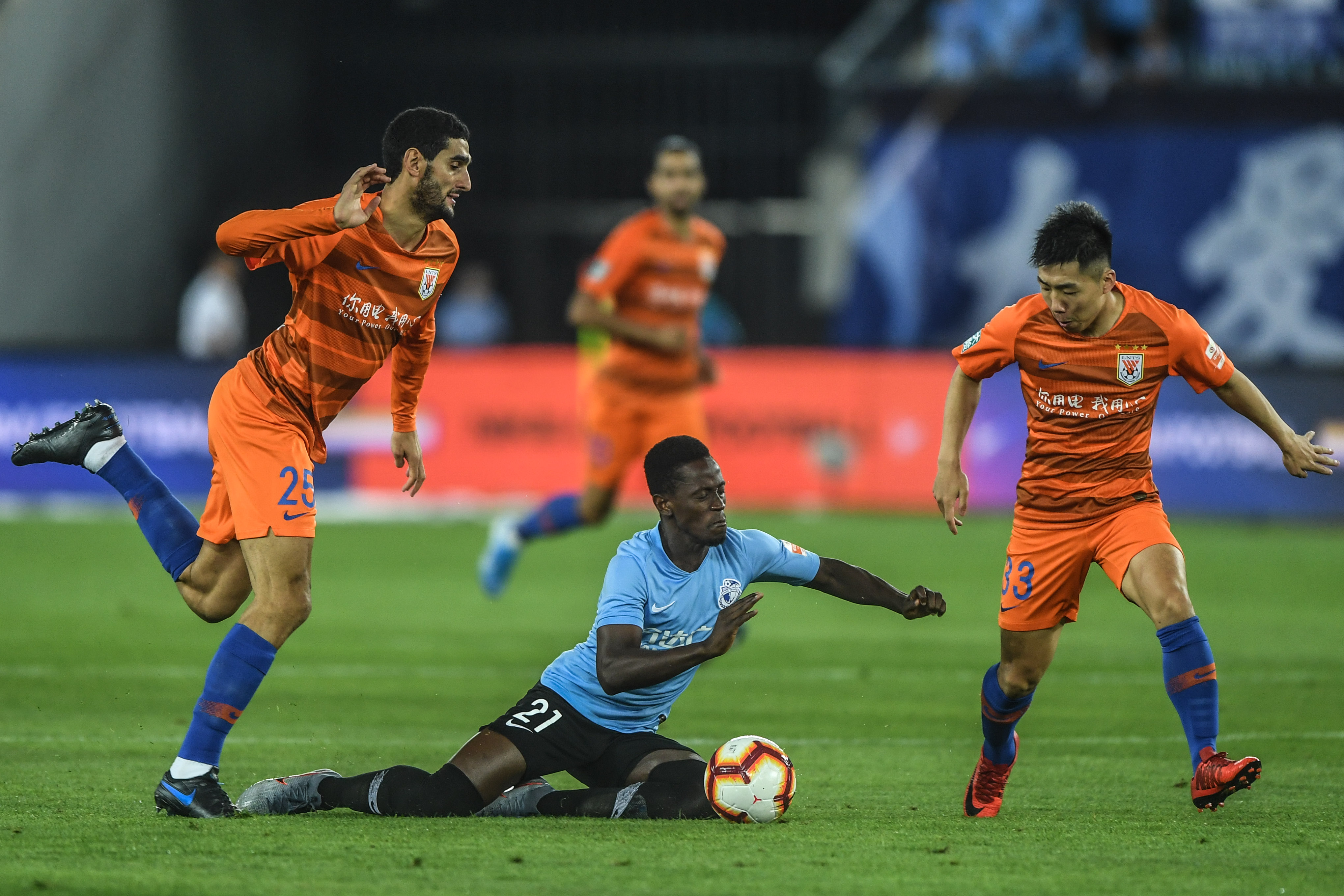 广州恒大主场不敌大连一方，遭遇赛季首败的简单介绍