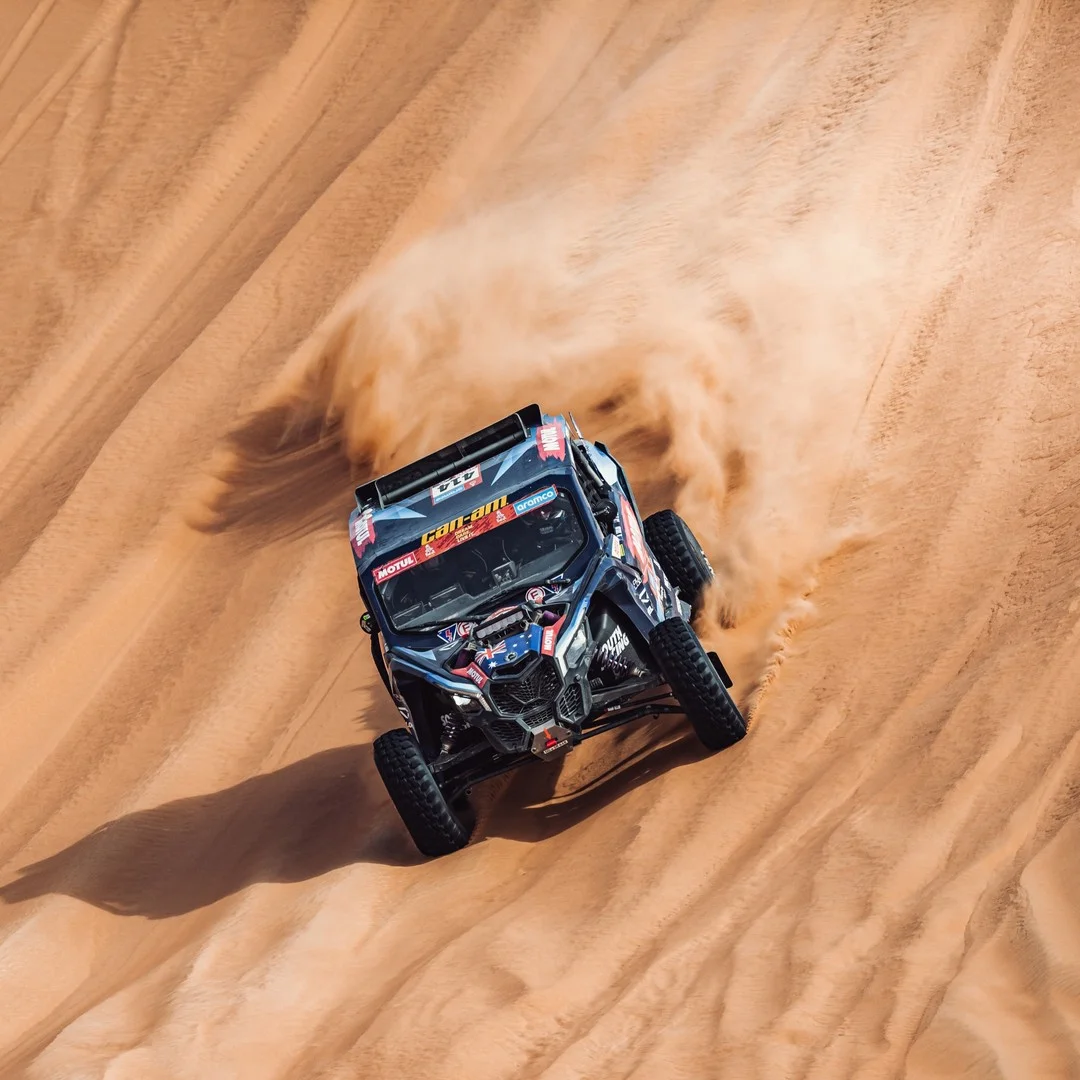 包含红牛车队鏖战红牛二队，佩雷兹状态火热的词条