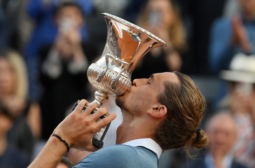 戴维斯杯力克澳网，兹维列夫带队取胜