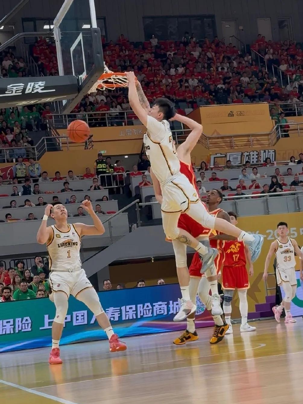 包含江苏队绝杀尼克斯，胡金秋刷新纪录的词条