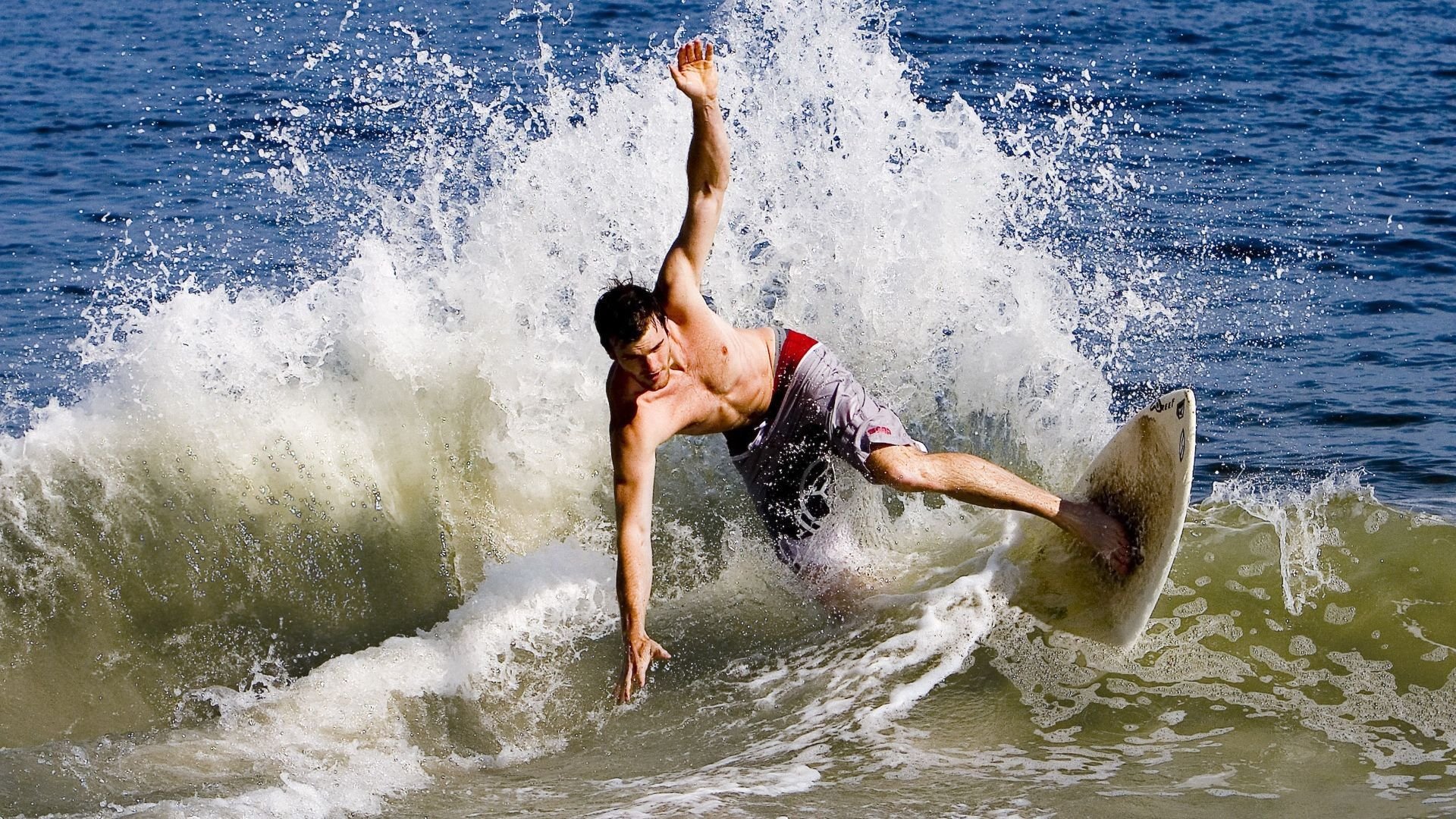 北欧风暴席卷伊比利亚,加克波一锤定音,芬兰爆冷葡萄牙改写欧洲足球版图