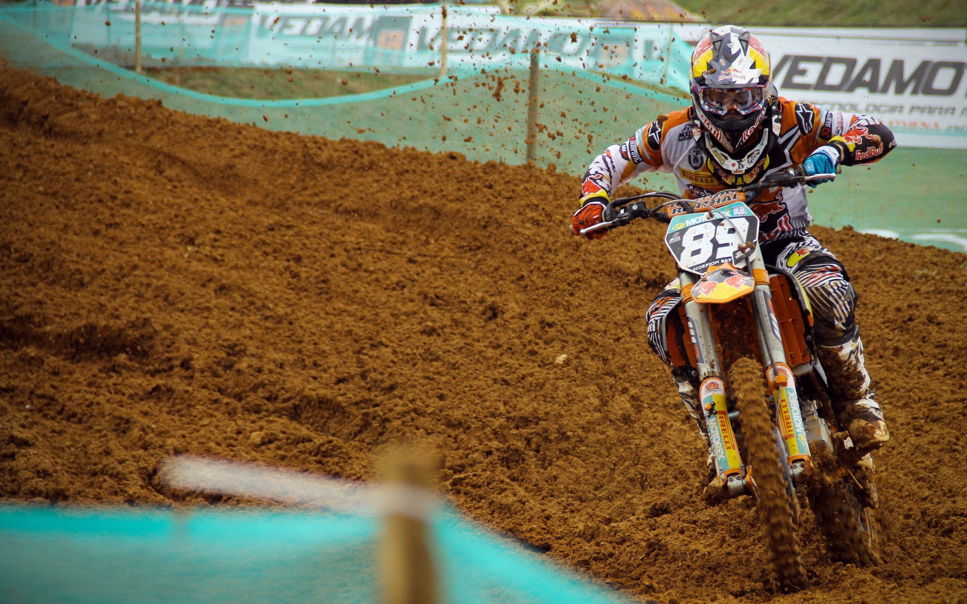 当里程碑遇上冲垮，体育叙事中的唯一性瞬间