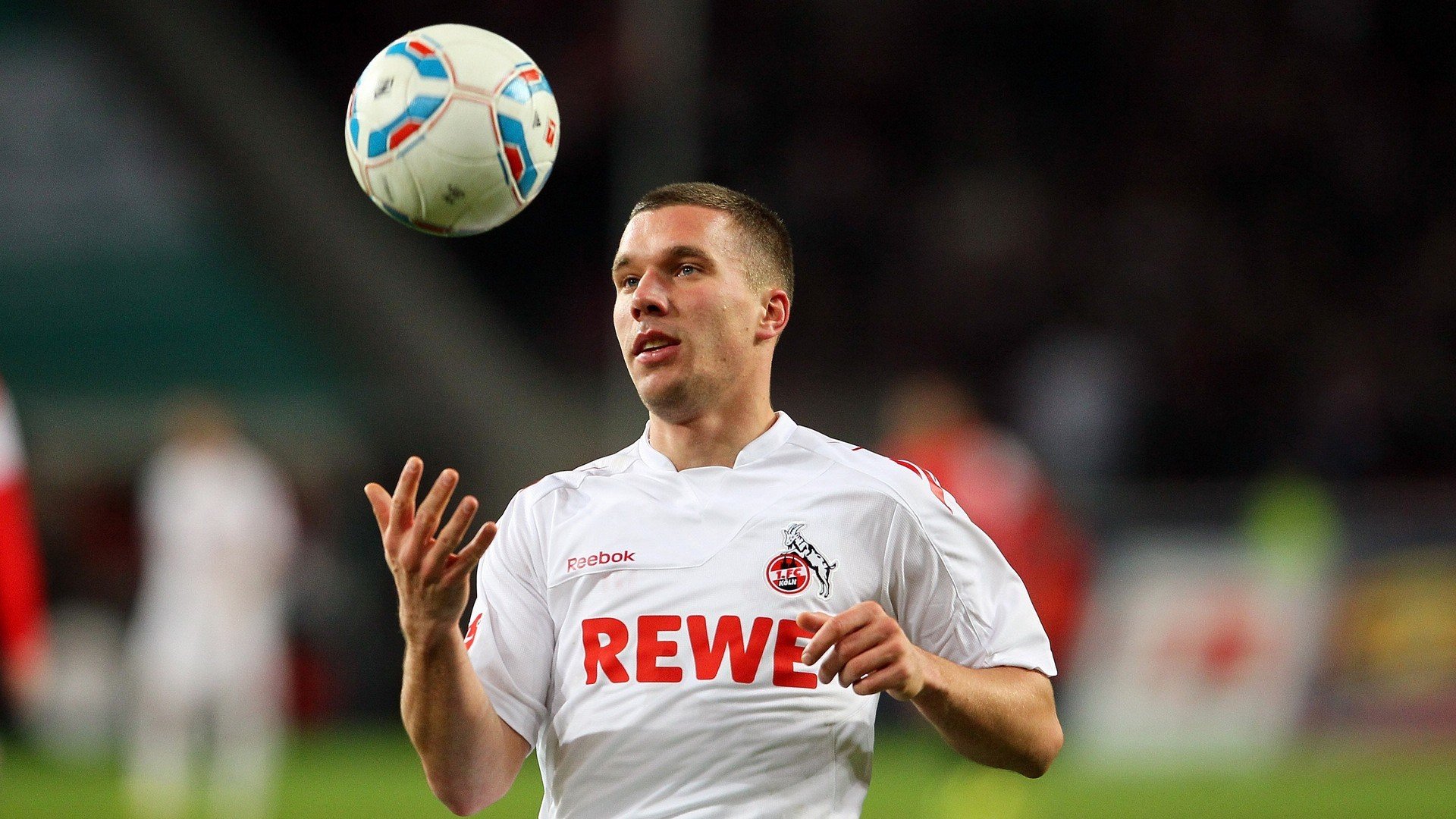 跨界传奇，骑士险胜掘金之夜，爱德华兹在欧冠半决赛的接管启示